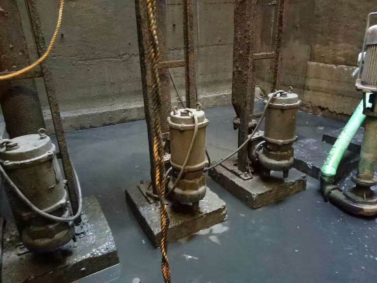 平远污水池清理