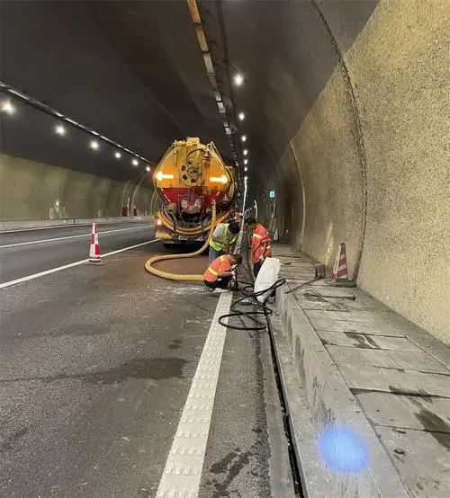 平远隧道排水渠清淤